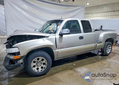 2002 Chevrolet Silverado C1500 z USA, uszkodzony, nr VIN 1GCEC19T02Z102879